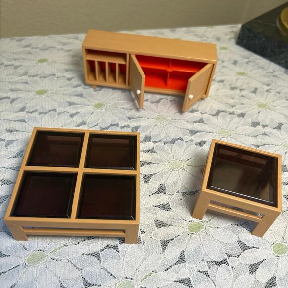 Vtg Tomy Smaller Homes Doll House Living Room Cabinet Coffee Tables - Picture 9 of 10